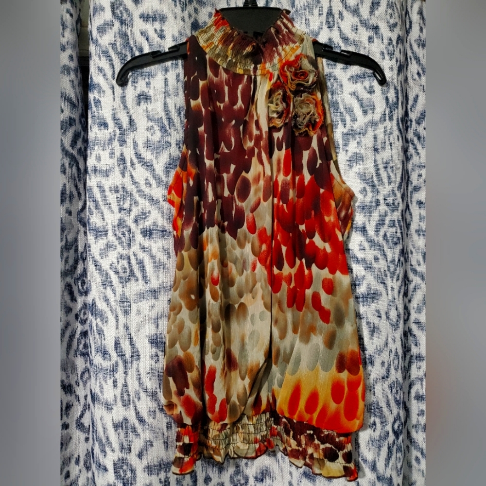 Ruffled collar sleeveless blouse with floral embellishments